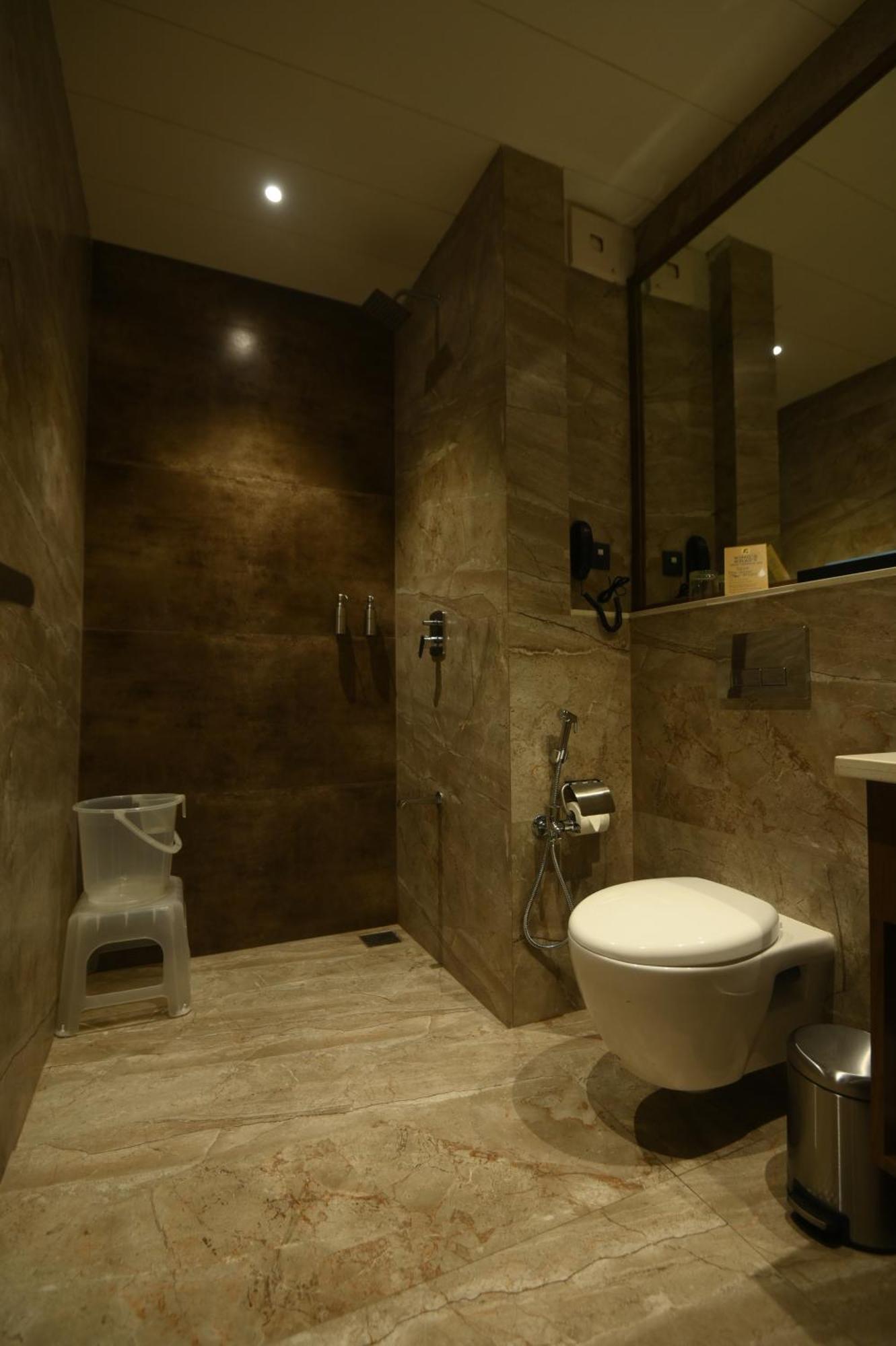 Kings Kraft Tremezzo Inn, โสมนัส ภายนอก รูปภาพ