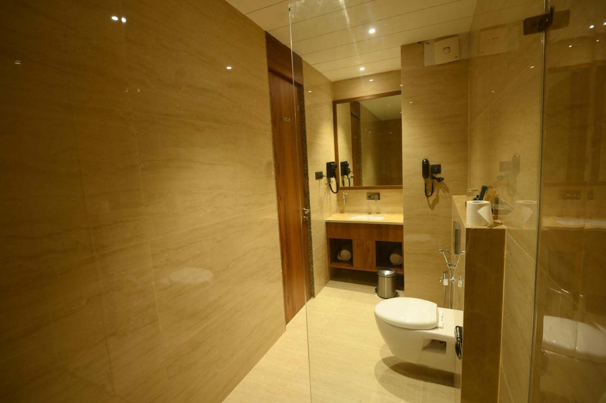 Kings Kraft Tremezzo Inn, โสมนัส ภายนอก รูปภาพ