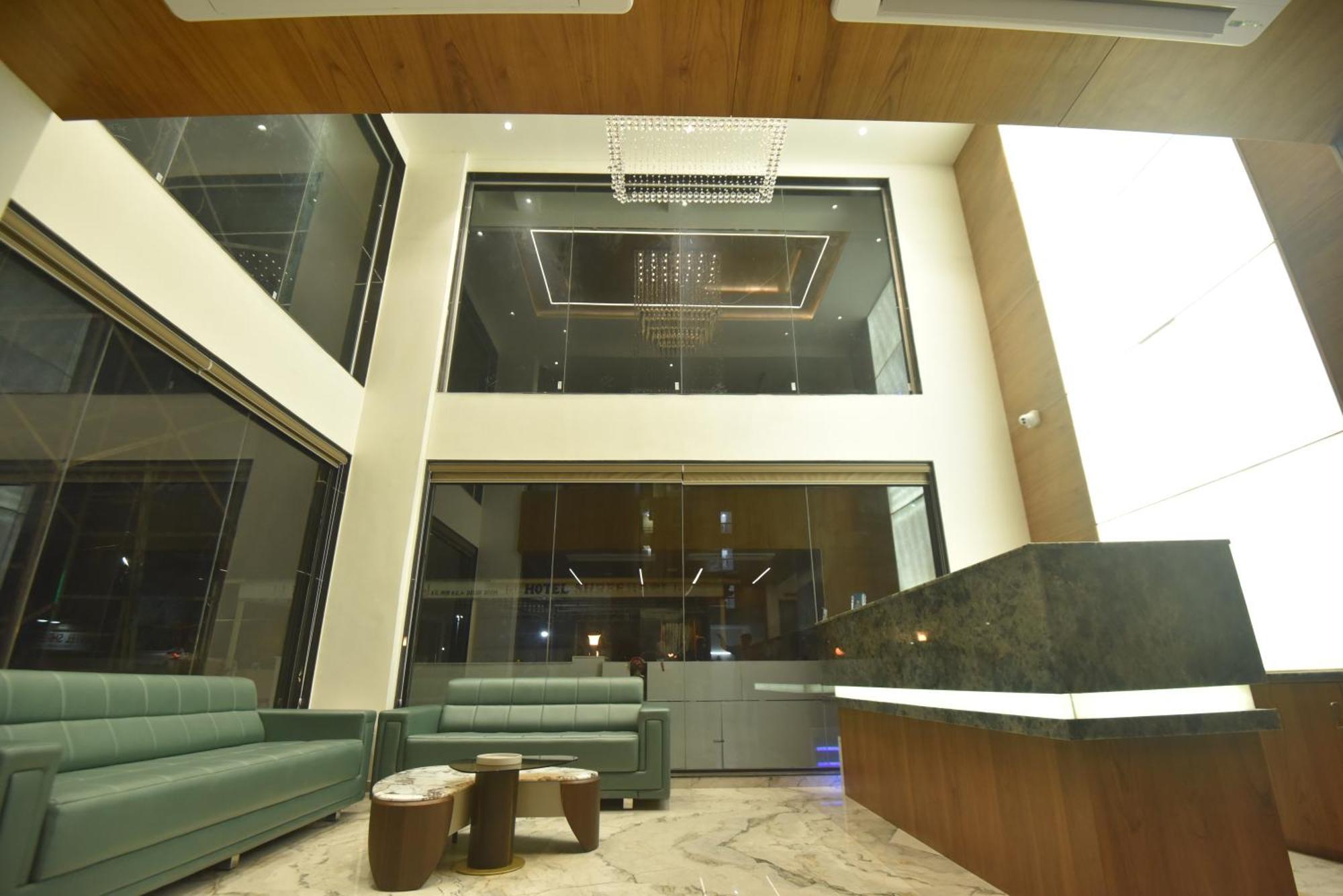 Kings Kraft Tremezzo Inn, โสมนัส ภายนอก รูปภาพ