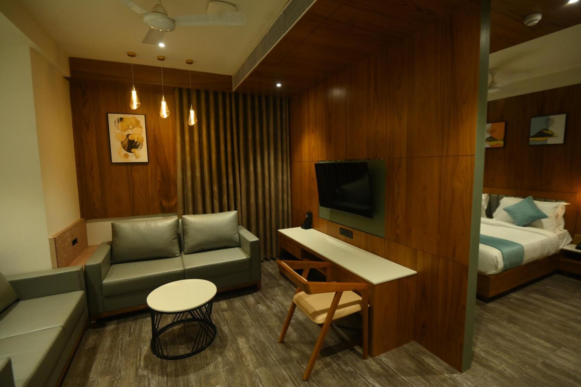 Kings Kraft Tremezzo Inn, โสมนัส ภายนอก รูปภาพ