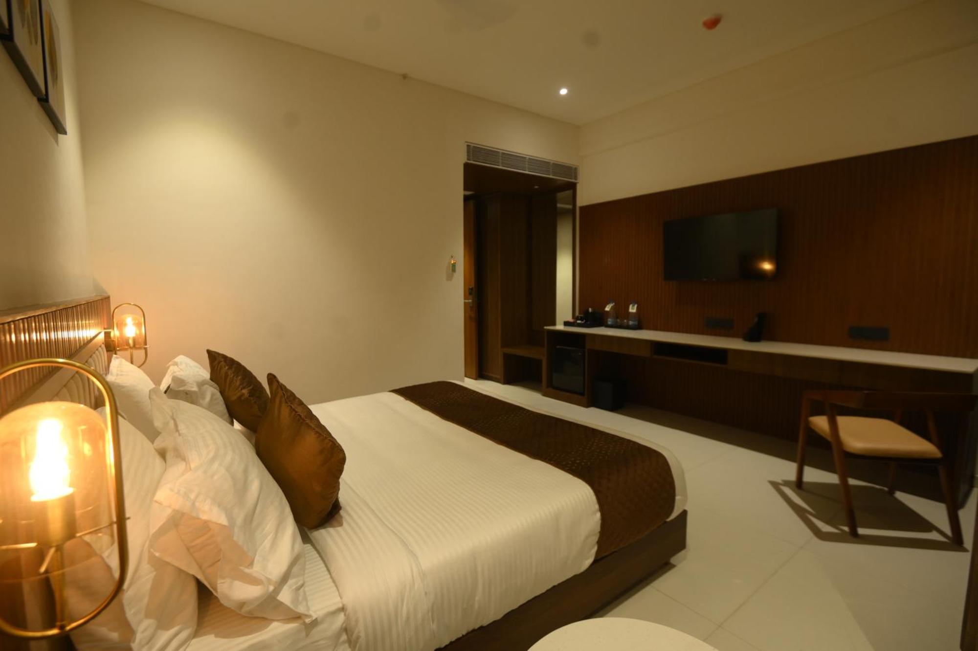 Kings Kraft Tremezzo Inn, โสมนัส ภายนอก รูปภาพ