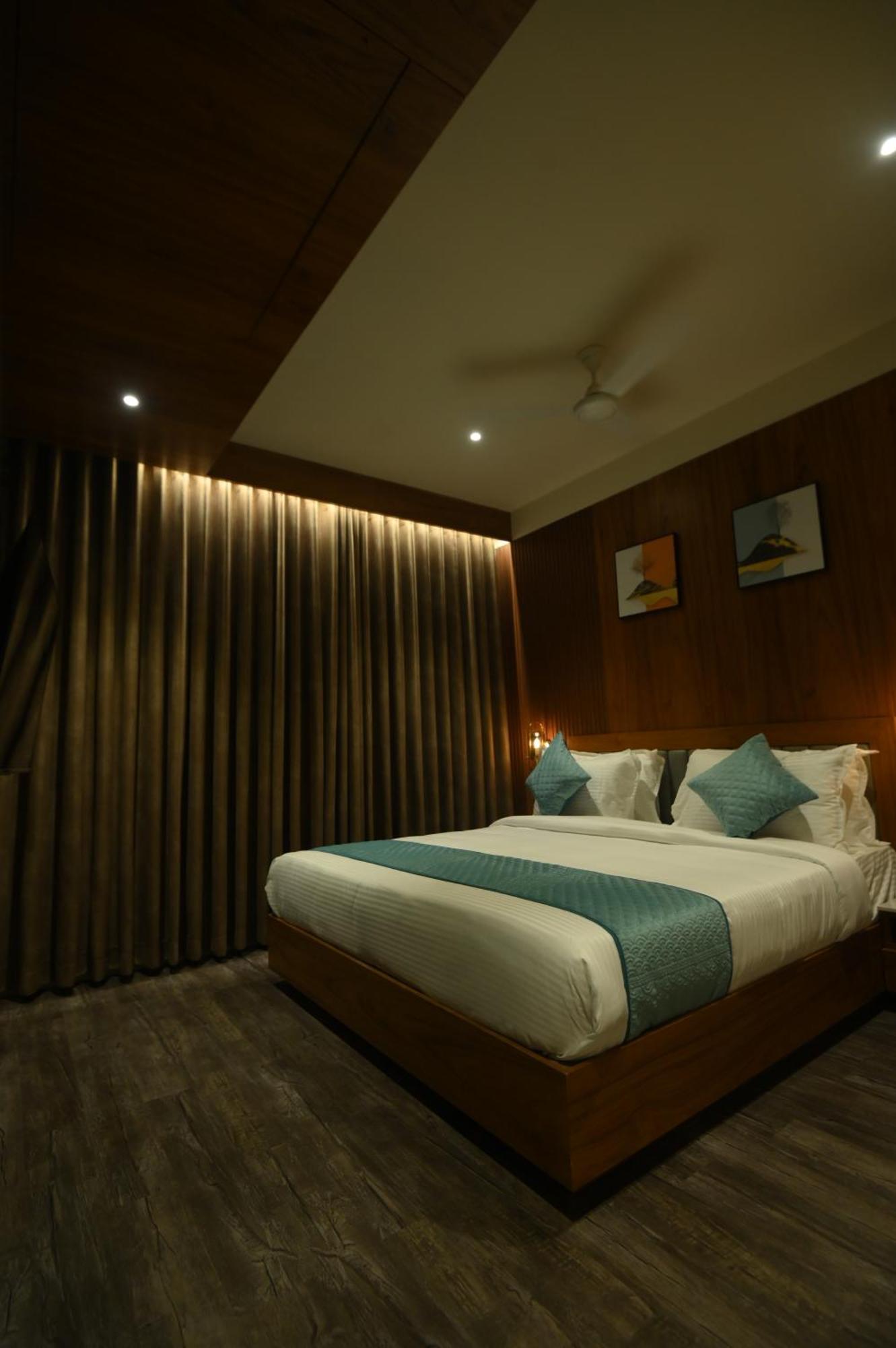 Kings Kraft Tremezzo Inn, โสมนัส ภายนอก รูปภาพ