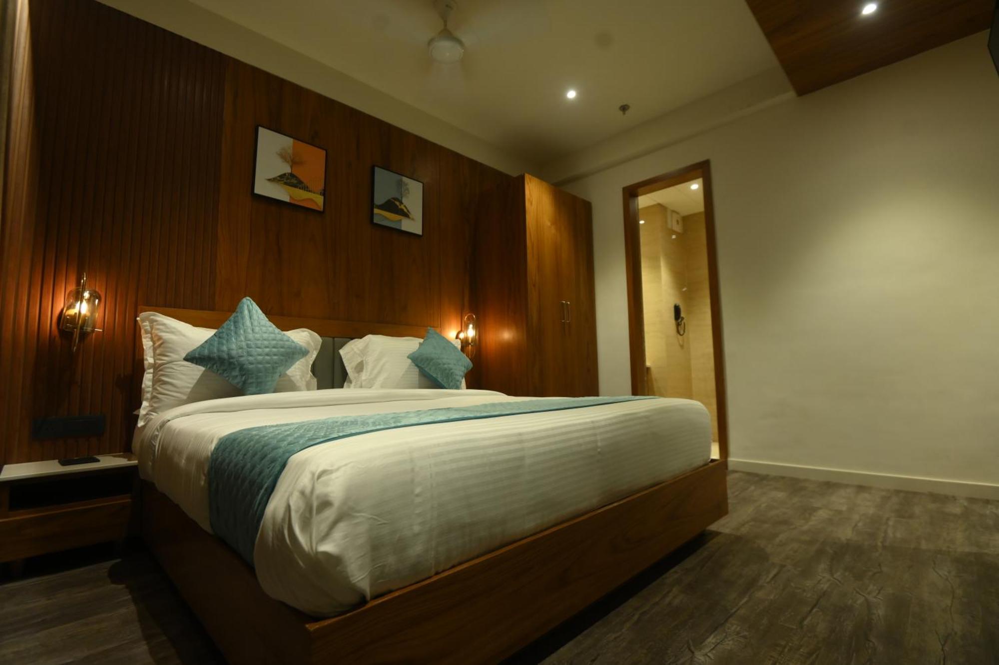 Kings Kraft Tremezzo Inn, โสมนัส ภายนอก รูปภาพ