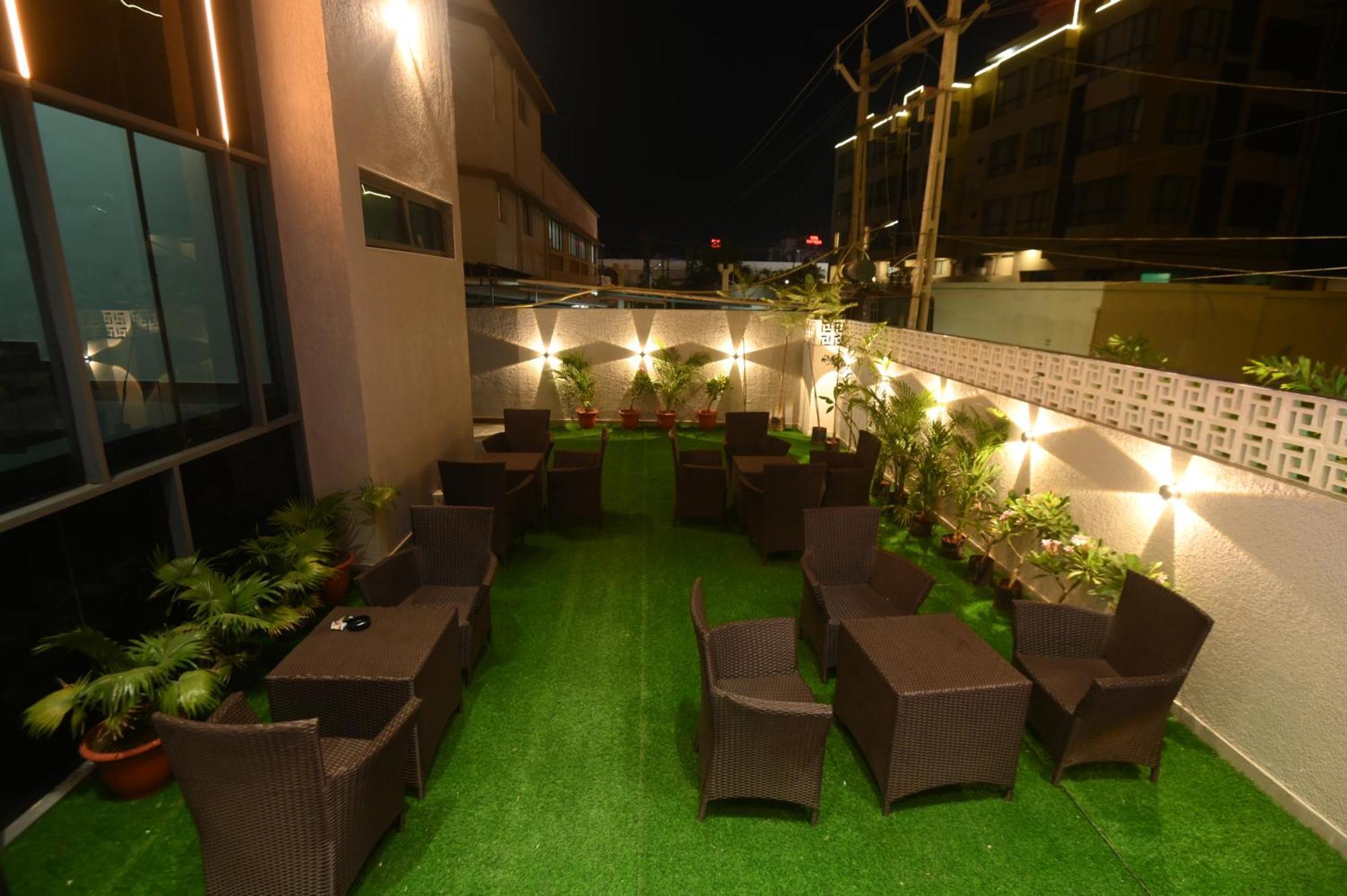 Kings Kraft Tremezzo Inn, โสมนัส ภายนอก รูปภาพ